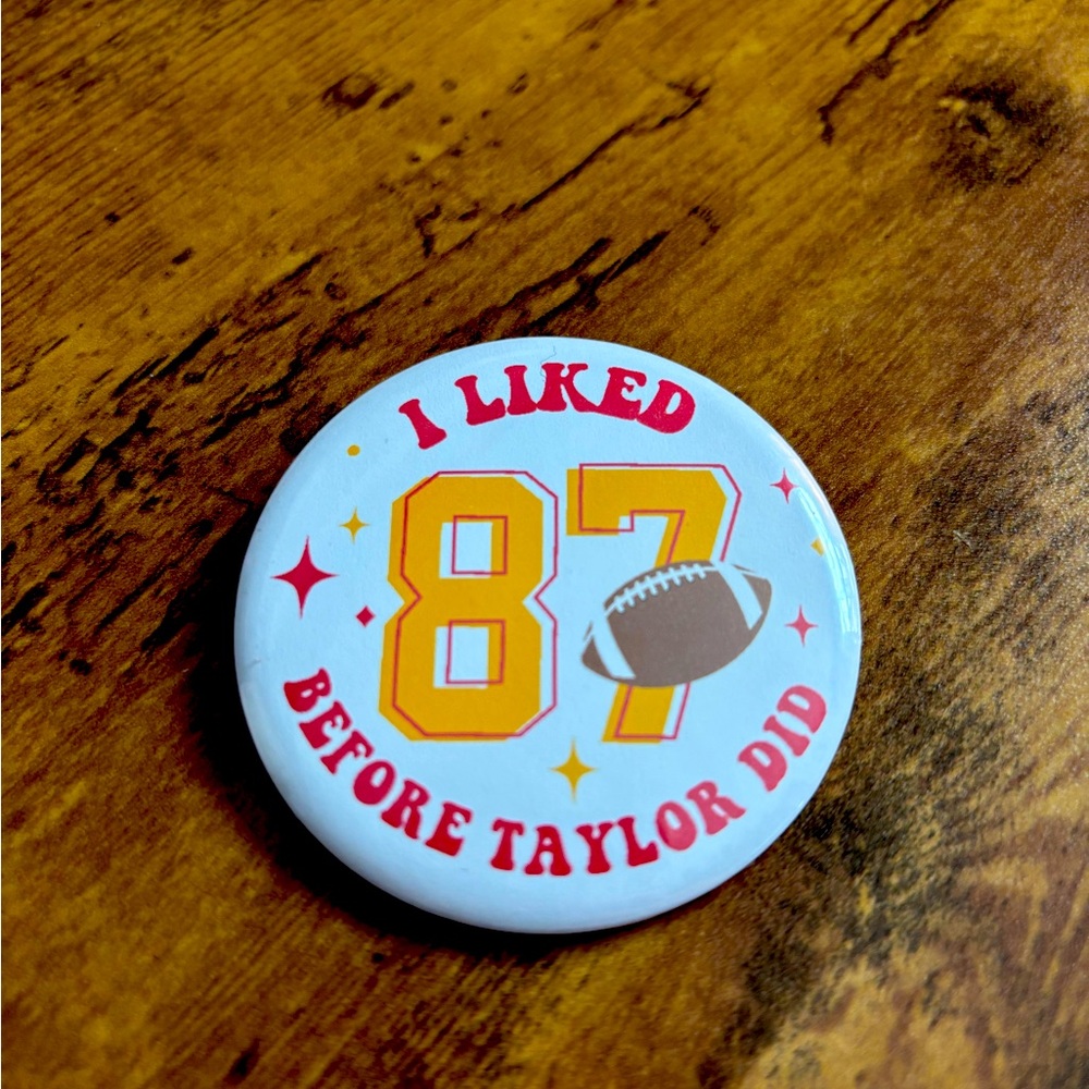Travis Kelce/ Taylor Swift button